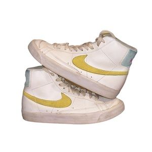 Nike Girl’s Blazer Mid ‘77 White Light Zitron High Top Shoes Size 6.5Y